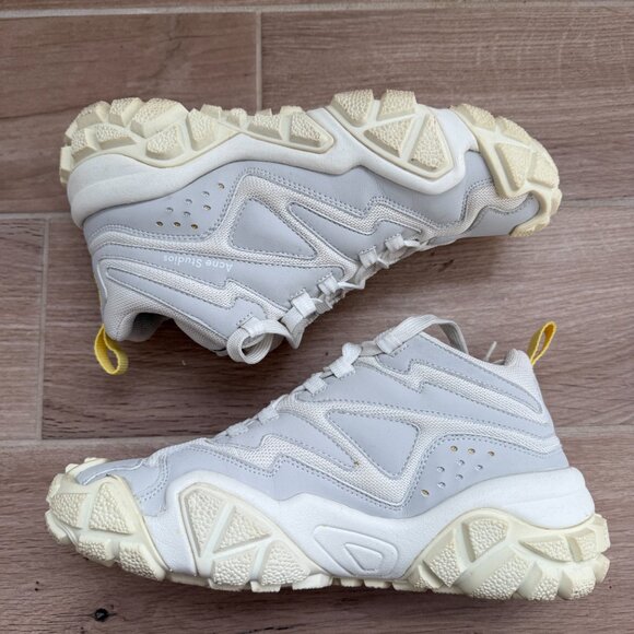 Athletic_Shoes
